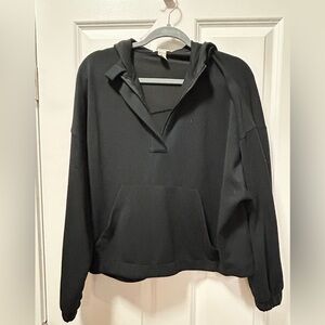 Forever 21 black pullover sweatshirt